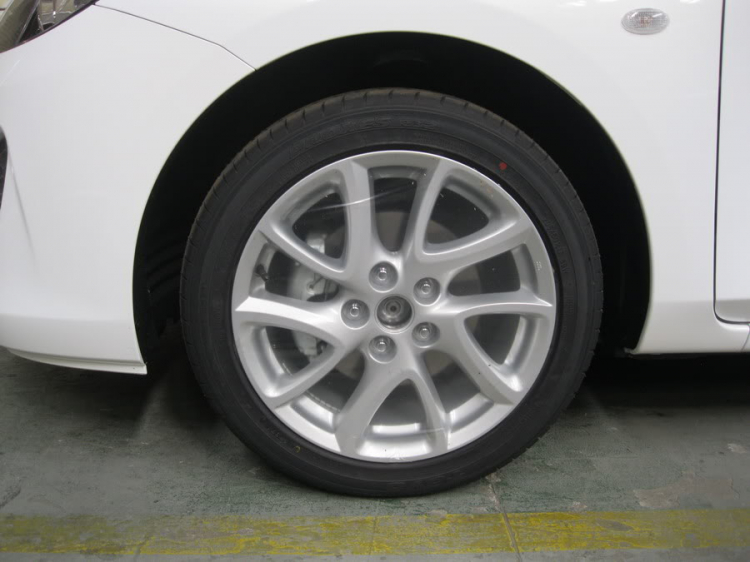 Xin tư vấn dùm em dòng Mazda 3 hatchback và sedan. Em đang có nhu cầu.Em xin cảm ơn nhiều! Xin tư vấn dùm em dòng Mazda 3 hatchback và sedan. Em đang có nhu cầu.Em xin cảm ơn nhiều!