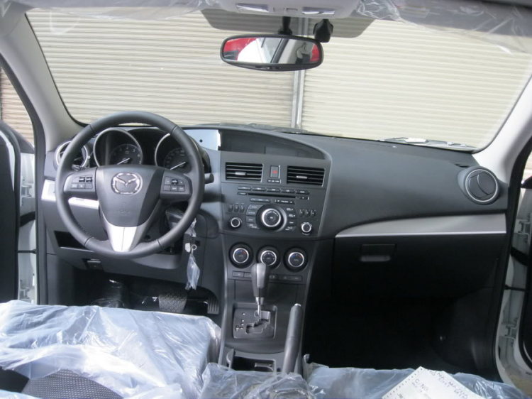 Xin tư vấn dùm em dòng Mazda 3 hatchback và sedan. Em đang có nhu cầu.Em xin cảm ơn nhiều! Xin tư vấn dùm em dòng Mazda 3 hatchback và sedan. Em đang có nhu cầu.Em xin cảm ơn nhiều!
