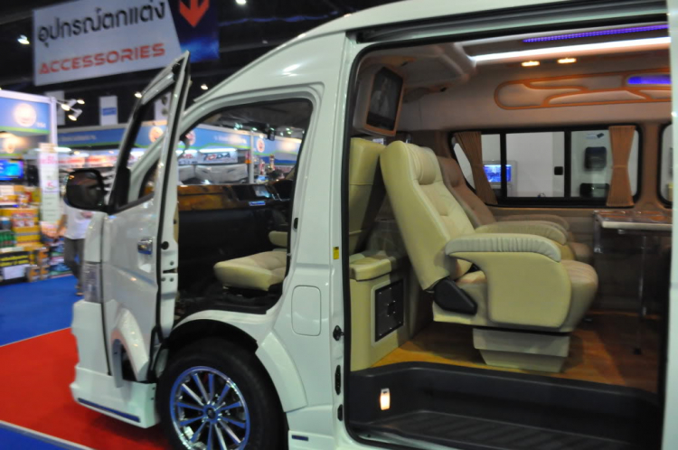 Ảnh đoàn OS tham quan Bangkok Motor Show 2012