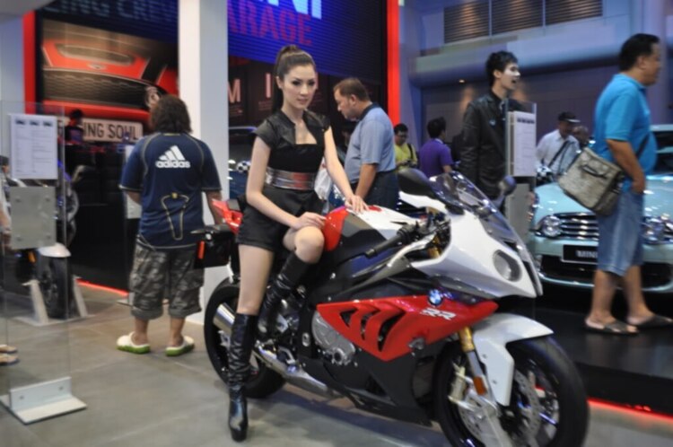 Ảnh đoàn OS tham quan Bangkok Motor Show 2012