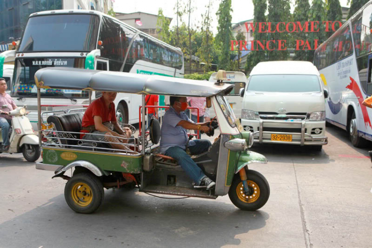 Ảnh đoàn OS tham quan Bangkok Motor Show 2012