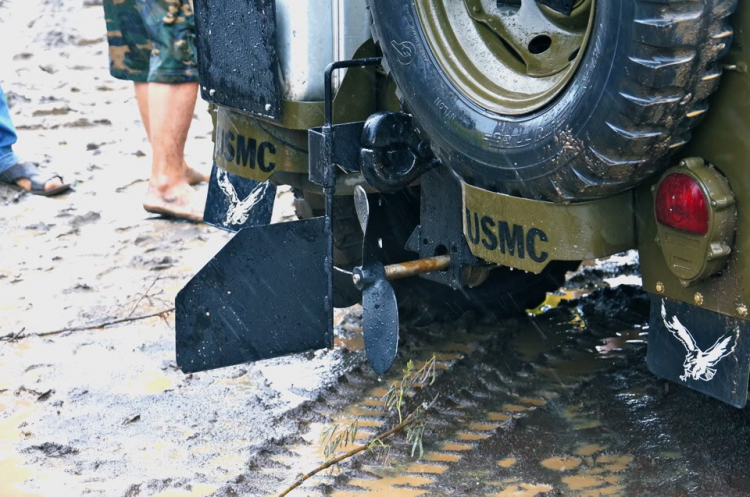 Jeep bơi lặn - Trận thủy chiến vô tiền khoáng hậu Jeep bơi lặn - Trận thủy chiến vô tiền khoáng hậu