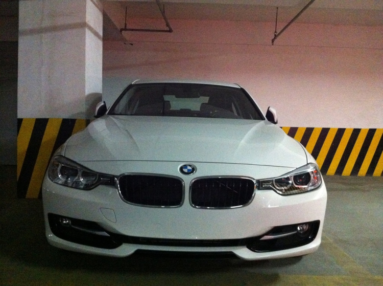 BMW 328 2012 Sport trắng của bác nào chưa đeo biển