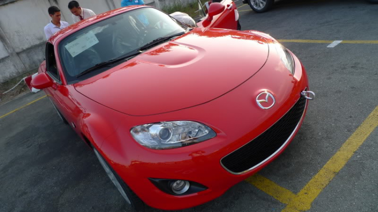 Mazda MX5 Miata và Mazda 3 Hatchback đã cập bến! Đã có giá cho các em nó!