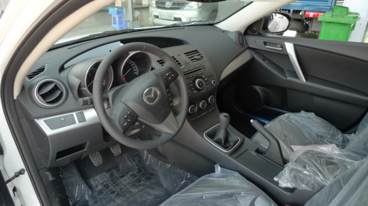 Mazda MX5 Miata và Mazda 3 Hatchback đã cập bến! Đã có giá cho các em nó!