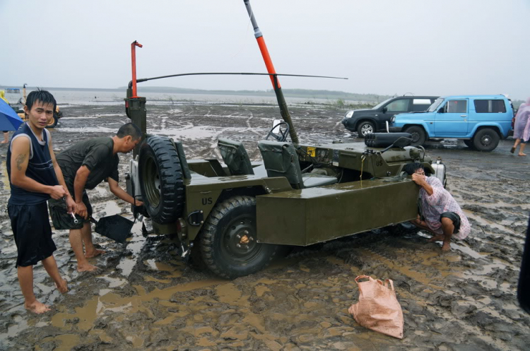 Jeep bơi lặn - Trận thủy chiến vô tiền khoáng hậu