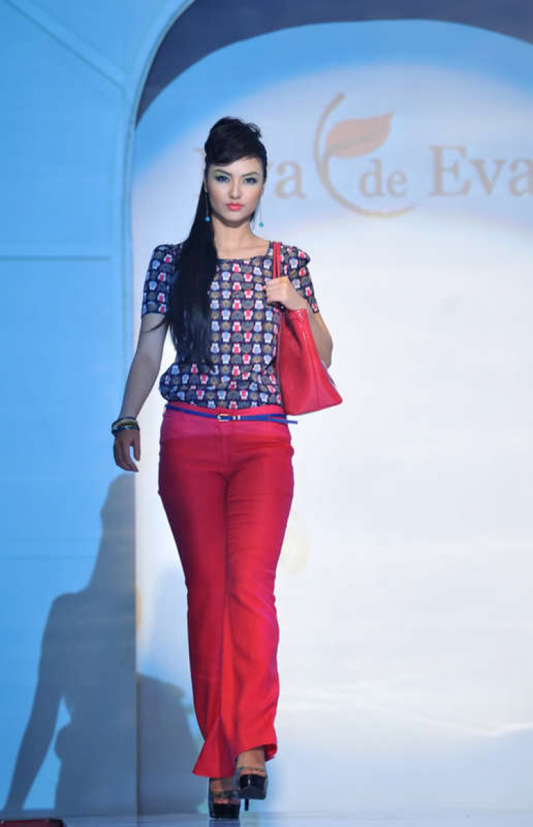 Eva de Eva Summer Breezes Fashion Show 2012