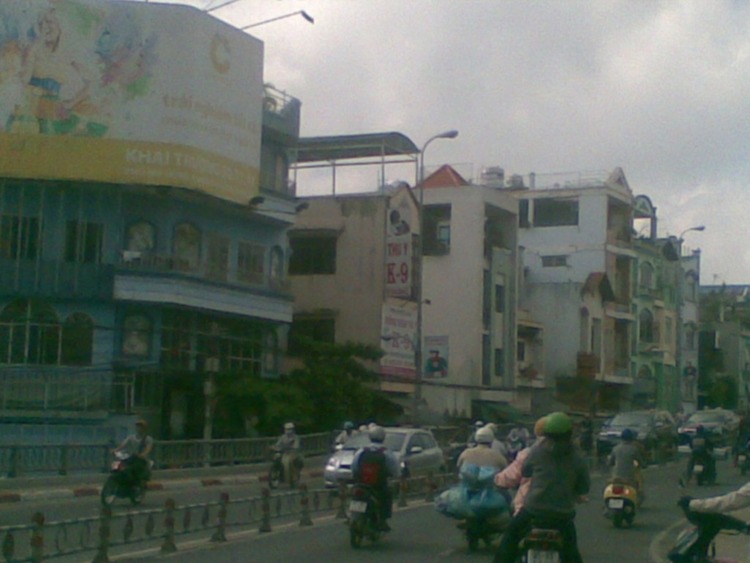 Bực bội: Cầu Kinh Tẻ - phía quận 4. Bực bội: Cầu Kinh Tẻ - phía quận 4.