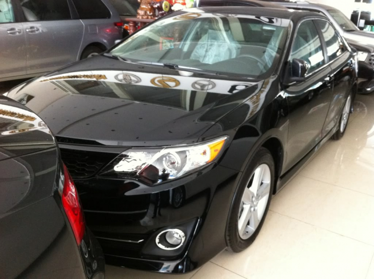 Camry SE 2012 đầu tiên tại SG đã có biển!