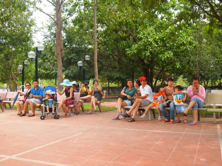 Off Quý II-2012_ Chinh phục Lagi, biển xanh & nắng vàng! ( Hình ảnh từ trang 40 ) Off Quý II-2012_ Chinh phục Lagi, biển xanh & nắng vàng! ( Hình ảnh từ trang 40 )