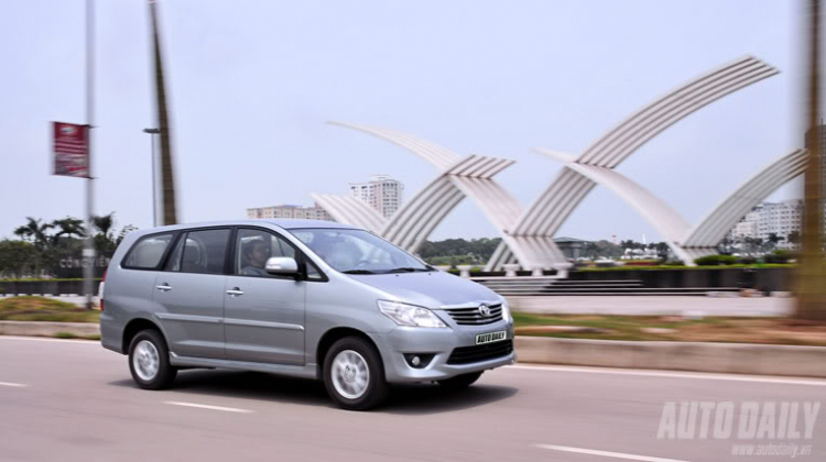 So sánh Chevrolet Orlando LTZ và Toyota Innova G 2012 So sánh Chevrolet Orlando LTZ và Toyota Innova G 2012