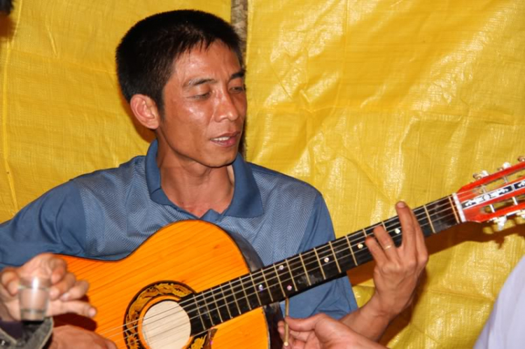 Ba mươi tháng tư đi tránh miền đất dữ - Gặp Fulro ở giữa cánh rừng thô! ... Hô hô hô! Ba mươi tháng tư đi tránh miền đất dữ - Gặp Fulro ở giữa cánh rừng thô! ... Hô hô hô!