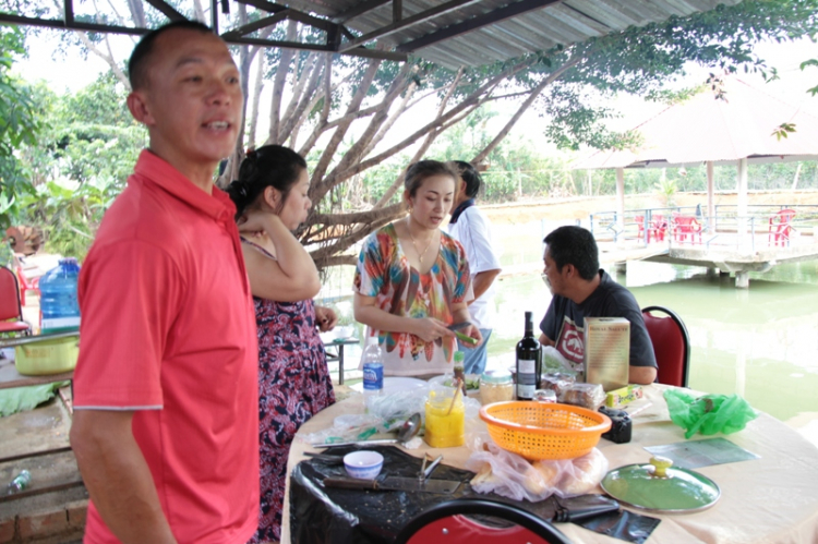 Ba mươi tháng tư đi tránh miền đất dữ - Gặp Fulro ở giữa cánh rừng thô! ... Hô hô hô!