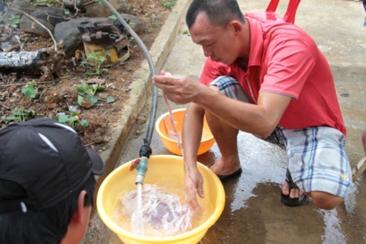 Ba mươi tháng tư đi tránh miền đất dữ - Gặp Fulro ở giữa cánh rừng thô! ... Hô hô hô!