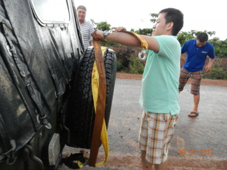 Ba mươi tháng tư đi tránh miền đất dữ - Gặp Fulro ở giữa cánh rừng thô! ... Hô hô hô! Ba mươi tháng tư đi tránh miền đất dữ - Gặp Fulro ở giữa cánh rừng thô! ... Hô hô hô!