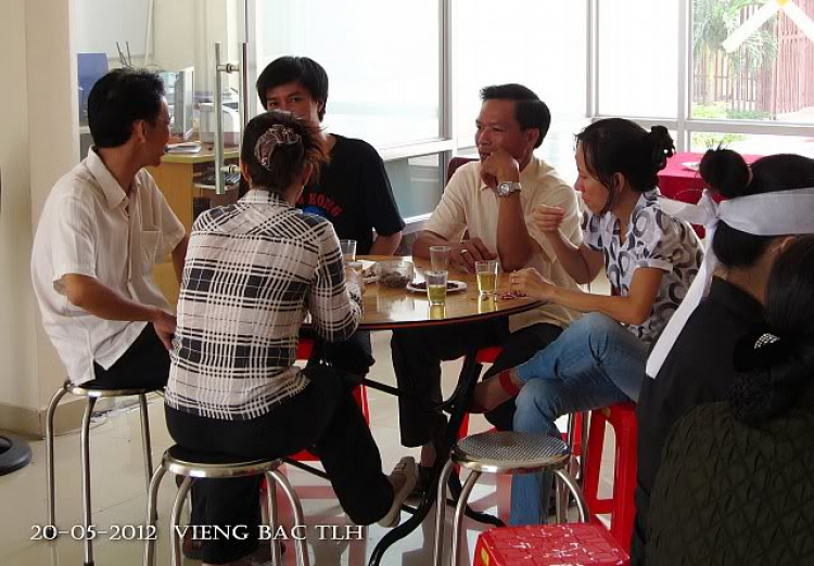 Một vài hình ảnh thân hữu tại tang lễ bác TLH ngày 18-và 19-20-21-5-2012. Một vài hình ảnh thân hữu tại tang lễ bác TLH ngày 18-và 19-20-21-5-2012.