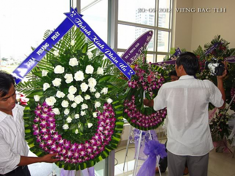 Một vài hình ảnh thân hữu tại tang lễ bác TLH ngày 18-và 19-20-21-5-2012. Một vài hình ảnh thân hữu tại tang lễ bác TLH ngày 18-và 19-20-21-5-2012.