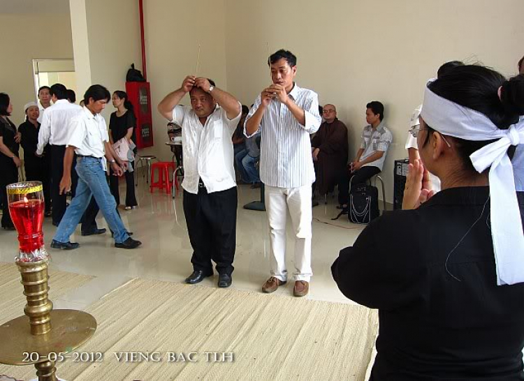 Một vài hình ảnh thân hữu tại tang lễ bác TLH ngày 18-và 19-20-21-5-2012. Một vài hình ảnh thân hữu tại tang lễ bác TLH ngày 18-và 19-20-21-5-2012.