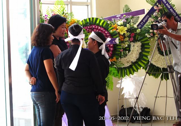 Một vài hình ảnh thân hữu tại tang lễ bác TLH ngày 18-và 19-20-21-5-2012. Một vài hình ảnh thân hữu tại tang lễ bác TLH ngày 18-và 19-20-21-5-2012.
