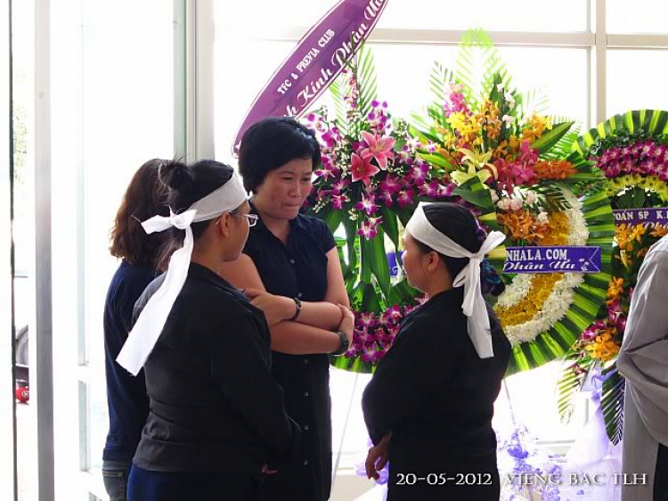 Một vài hình ảnh thân hữu tại tang lễ bác TLH ngày 18-và 19-20-21-5-2012. Một vài hình ảnh thân hữu tại tang lễ bác TLH ngày 18-và 19-20-21-5-2012.