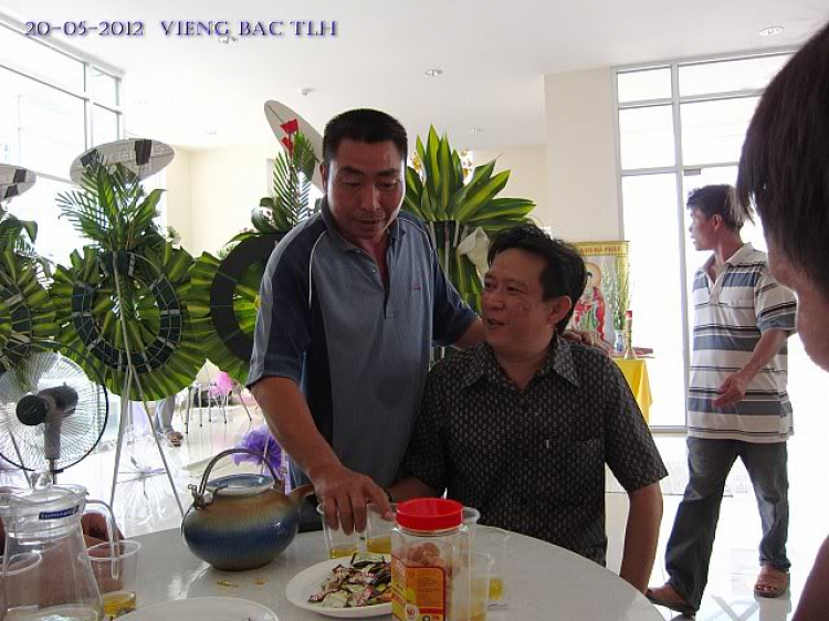 Một vài hình ảnh thân hữu tại tang lễ bác TLH ngày 18-và 19-20-21-5-2012.