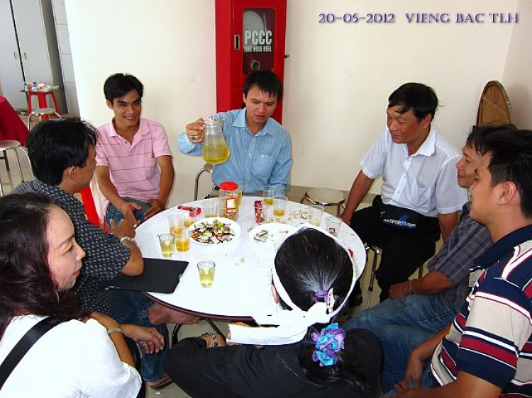 Một vài hình ảnh thân hữu tại tang lễ bác TLH ngày 18-và 19-20-21-5-2012.