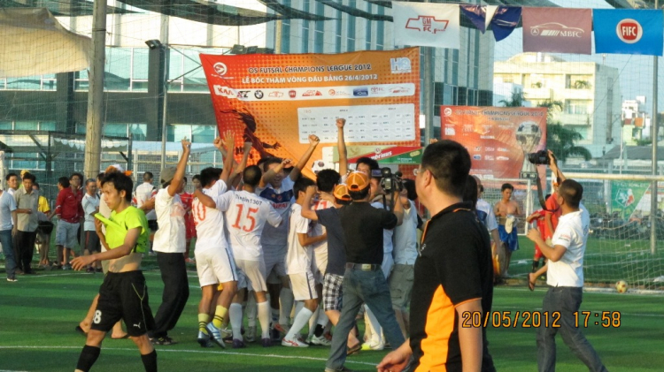 Hình ảnh giải OSCL 2012 với kết quả đội TFC thắng BMW đoạt chức vô địch
