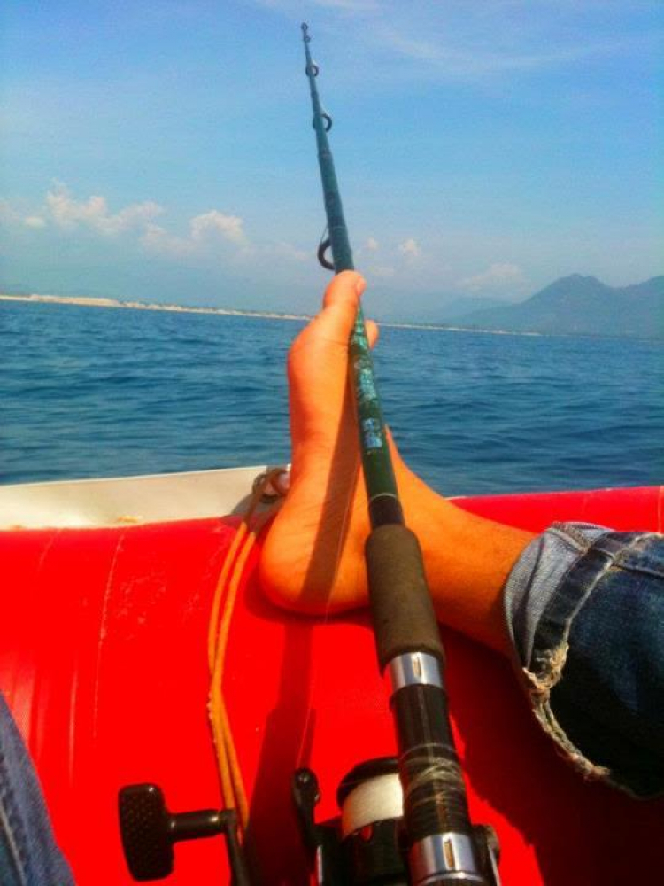 Du ngoạn trên biển bằng xuồng phao bơm hơi. Du ngoạn trên biển bằng xuồng phao bơm hơi.