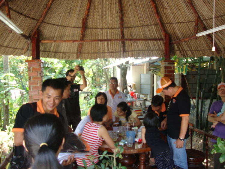 Những hình ảnh buổi Off Tân gia của S.O.S. ngày 20/5/2012 tại Hoàng Thái Bảo Gia Trang Những hình ảnh buổi Off Tân gia của S.O.S. ngày 20/5/2012 tại Hoàng Thái Bảo Gia Trang