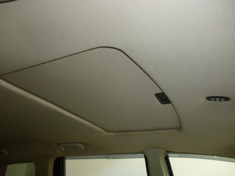 Nissan Livina - Đẳng cấp với cửa sổ trời Sunroofs !