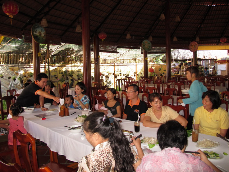 Hình ảnh S.O.S giao lưu tại Cái Bè, Tiền Giang (ngày 30/5)