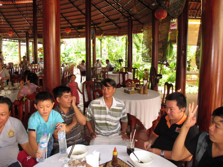 Hình ảnh S.O.S giao lưu tại Cái Bè, Tiền Giang (ngày 30/5) Hình ảnh S.O.S giao lưu tại Cái Bè, Tiền Giang (ngày 30/5)