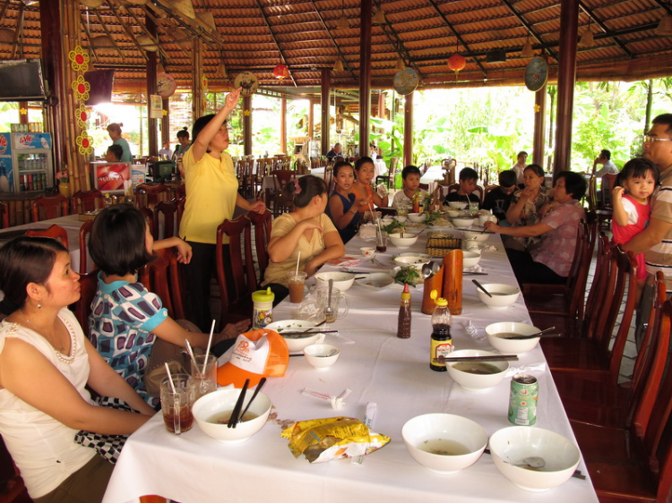 Hình ảnh S.O.S giao lưu tại Cái Bè, Tiền Giang (ngày 30/5)