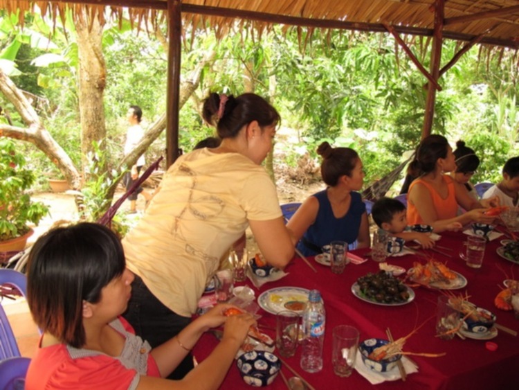 Hình ảnh S.O.S giao lưu tại Cái Bè, Tiền Giang (ngày 30/5)