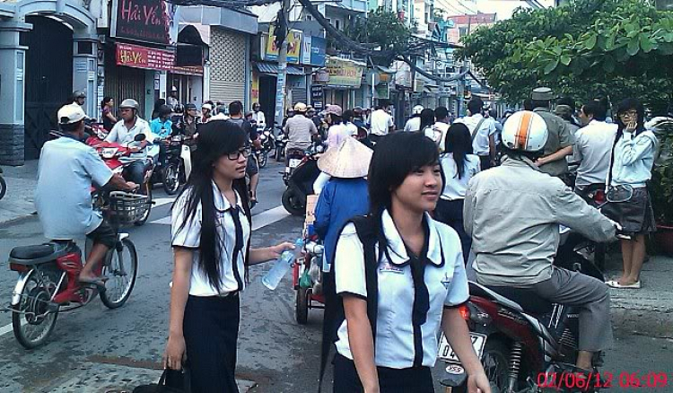Hôm nay toàn thành phố thi tốt nghiệp... Hôm nay toàn thành phố thi tốt nghiệp...