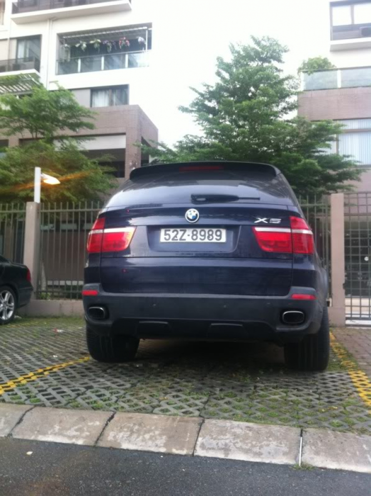 X5 xanh đậm nên sơn aero body kit màu gì ?