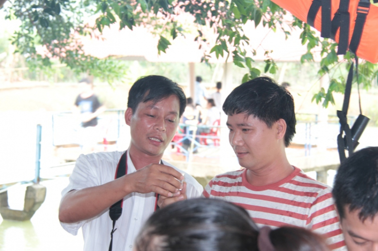 Du ngoạn trên biển bằng xuồng phao bơm hơi. Du ngoạn trên biển bằng xuồng phao bơm hơi.