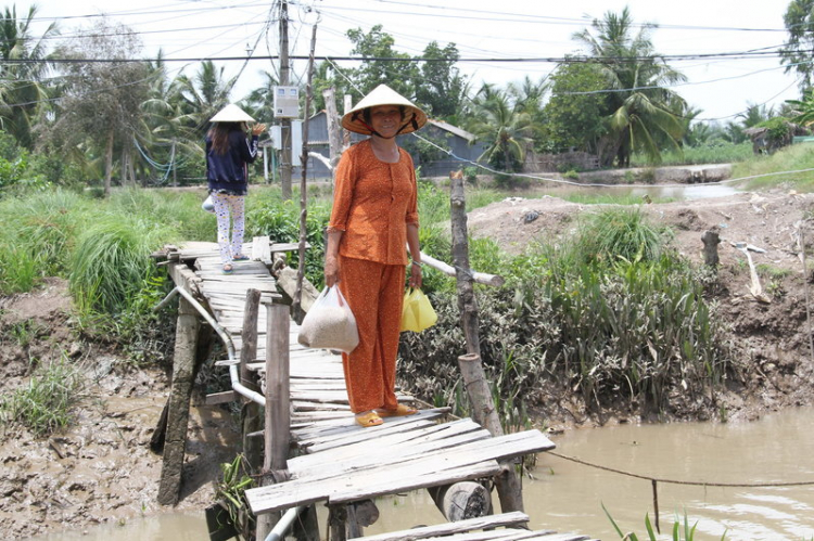 Thực hiện chương trình từ thiện trong năm 2014 - FFC xây cầu cho người nghèo! Thực hiện chương trình từ thiện trong năm 2014 - FFC xây cầu cho người nghèo!