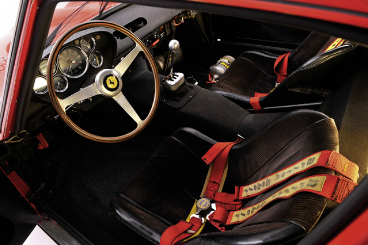 Ferrari 250 GTO 1962 lập kỷ lục đấu giá với 38 triệu USD