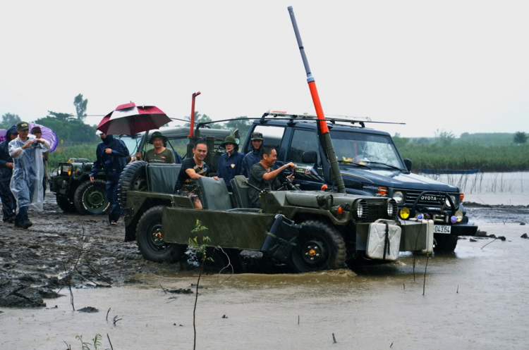 Jeep bơi lặn - Trận thủy chiến vô tiền khoáng hậu