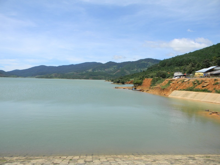 Du ngoạn trên biển bằng xuồng phao bơm hơi. Du ngoạn trên biển bằng xuồng phao bơm hơi.