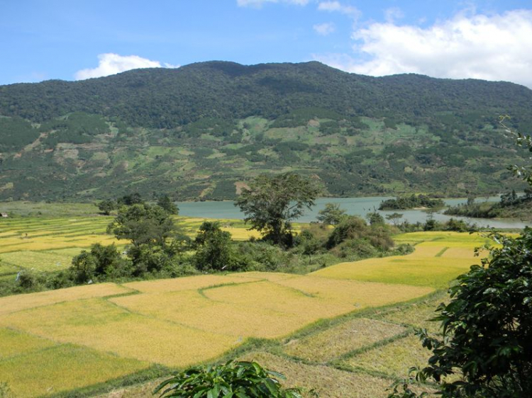 Du ngoạn trên biển bằng xuồng phao bơm hơi.