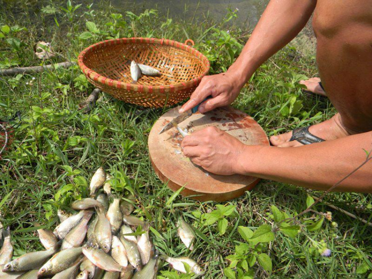 Du ngoạn trên biển bằng xuồng phao bơm hơi.