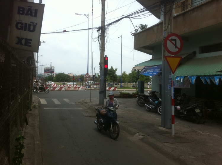 Em bị mấy chú ở đường V.V.K thổi. Em bị mấy chú ở đường V.V.K thổi.