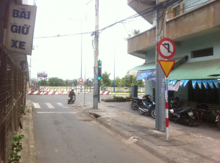 Em bị mấy chú ở đường V.V.K thổi. Em bị mấy chú ở đường V.V.K thổi.