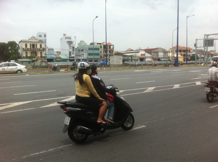 Em bị mấy chú ở đường V.V.K thổi. Em bị mấy chú ở đường V.V.K thổi.