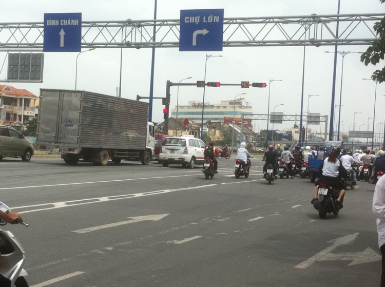 Em bị mấy chú ở đường V.V.K thổi. Em bị mấy chú ở đường V.V.K thổi.