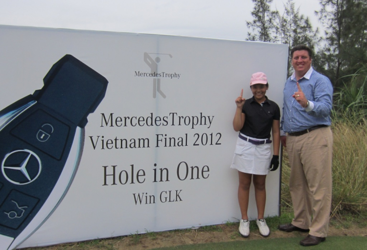 Nữ golf thủ 12 tuổi giành chiến thắng Hole in One chiếc Mercedes GLK300