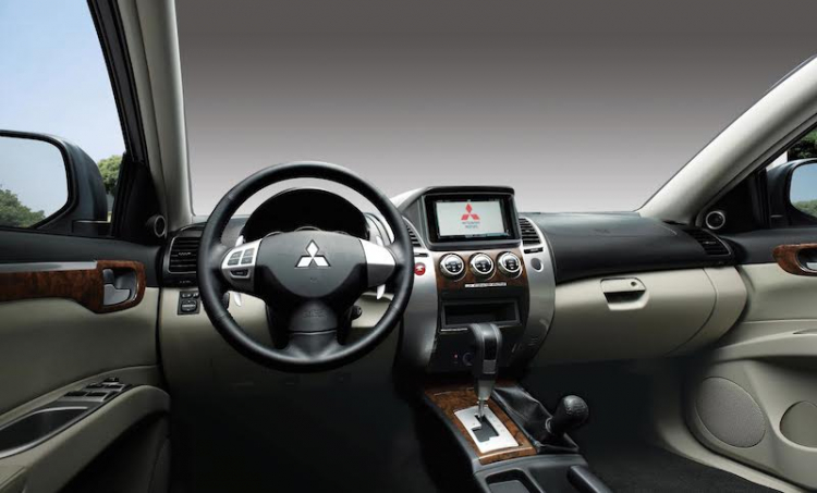 Mitsubishi Pajero Sport có thêm bản máy xăng 4x4 AT