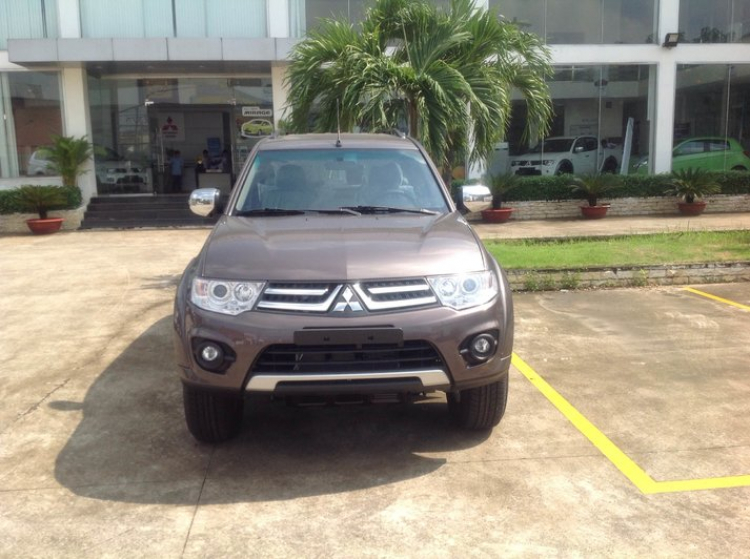 Mitsubishi Pajero Sport có thêm bản máy xăng 4x4 AT